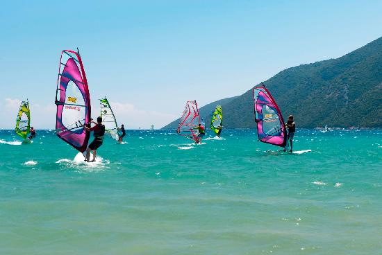 παραλία Βασιλικής Λευκάδας, ιδανική για wind surfing